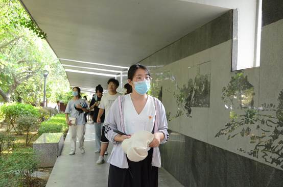 英国正版365官方网站学生第二党支部组织参观浙大西迁纪念广场3